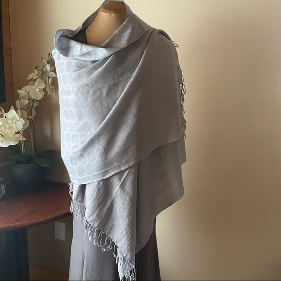 Peter Nygard 100% wool scarf - Picture 2 of 6